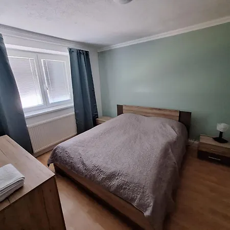 Apartman Banska Bystrica شقة