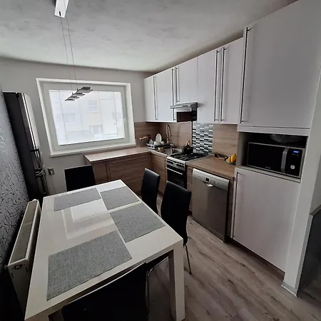 شقة Apartman Banska Bystrica بانْشكا بيشتريتْسا